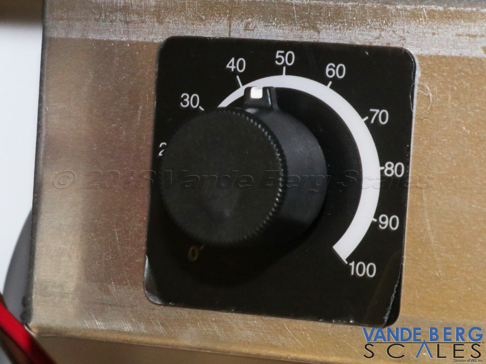 Variable speed control allows the user to quickly adjust the table rotation speed.